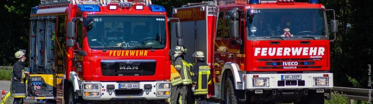 zwei Feuerwehrautos