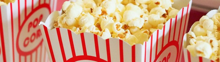 rot-weiß gestreifte Popcorntüten